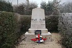 Monument aux résistants Jean Darnet et Robert Pontiroli.