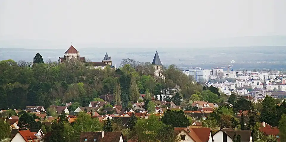 Butte de Fontaine devant la plaine de Dijon.