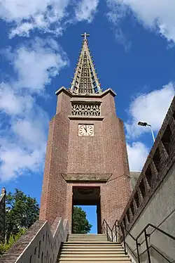 Clocher-porche de l'église Saint-Valéry actuelle reconstruite entre 1954 et 1957.