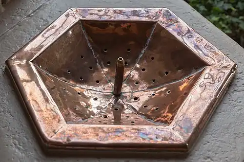 Fontaine en cuivre à Disneyland Paris.