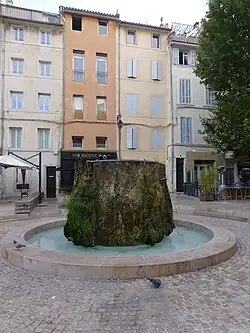 Fontaine Amado, en haut du forum des Cardeurs