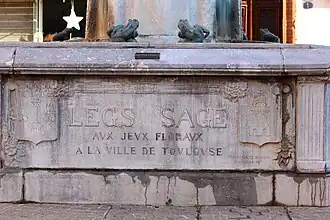 Legs Sages - aux jeux floraux à la ville de Toulouse. À gauche, blason de Toulouse.