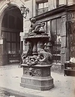 Fontaine au cygne (photo de Charles Marville, 1875).
