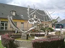 La fontaine de Bornel, devant la mairie et la poste