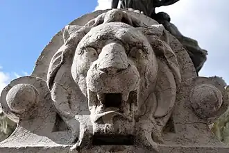 Détail de l'ornement d'une vasque.