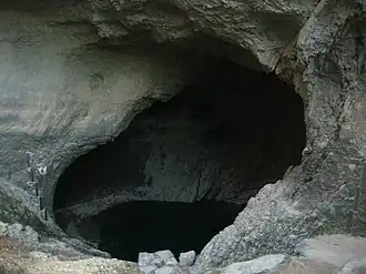 La source, en été, niveau bas.