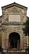 La façade.