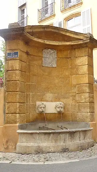 Fontaine de la Mule Noire, rue de la Mule Noire, Inscrit MH (1949)