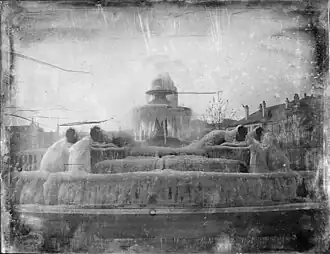 Fontaine du Château d'eau pétrifiée par le gel (daguerréotype de 1842).