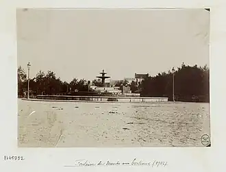 La fontaine à son nouvel emplacement aux abattoirs de la Villette (1902).