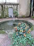 Fontaine du jardin de l'hôtel d'Olivary (avec jet d'eau), rue Goyrand