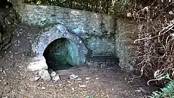 Source, lieu de pèlerinage.