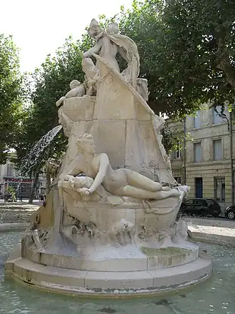 La fontaine, face Nord.