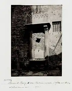 Fontaine au numéro 104 de l'avenue (1902, Emmanuel Pottier).