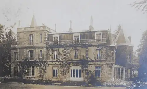 Façade nord-ouest de la villa depuis les jardins, au tournant du XXe&nbsp;siècle.