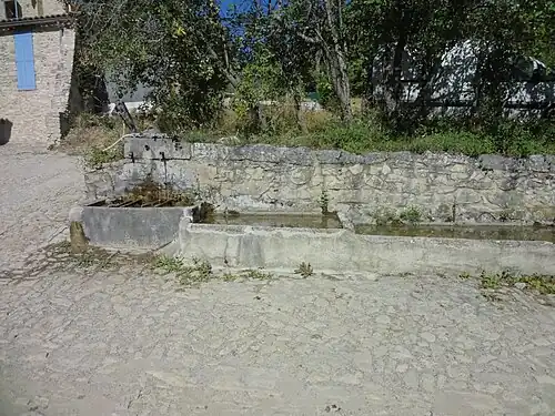 La fontaine.