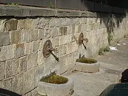 Fontaines sur la place Porta.