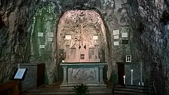 Autel de la chapelle Saint-Michel.