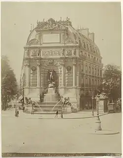 La fontaine Saint-Michel photographiée à la fin du XIXe&nbsp;siècle par Neurdein.