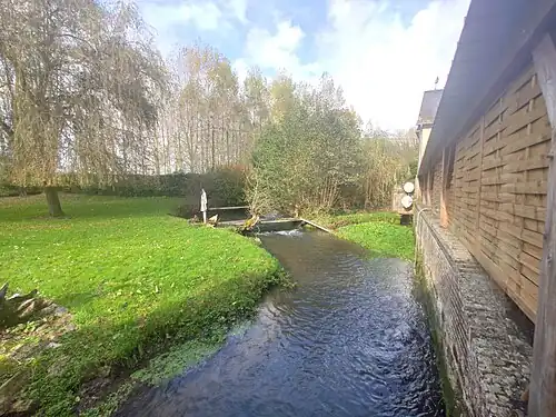 Le bief du Thérain au moulin Cleutin.