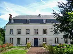 L'ancien manoir du Sévy, rue du Sévy, au nord du bourg.