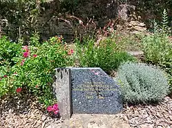 Stèle à la mémoire de l'ancien maire, Victor Bonnafous.