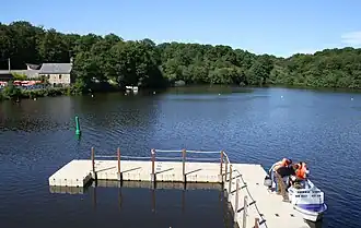 L'étang et la forêt de Villecartier.