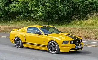 La Ford Mustang V (2005).