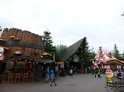 Tonneau, porche et champignon