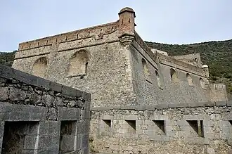 Le fort Libéria vu depuis l'avancée du fort.
