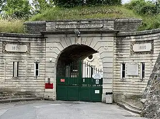 L'entrée du fort en 2022.
