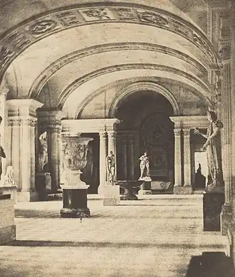 La salle des Caryatides au musée du Louvre, 1851.