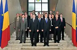 Description de l'image Fotografie de grup a membrilor Cabinetului Victor Ponta.jpg.