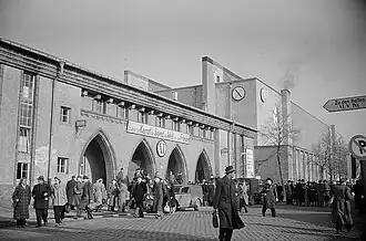 Hall 11 à gauche.Hall 15 à droite (1951)