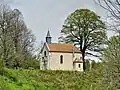 La chapelle vue depuis la route.