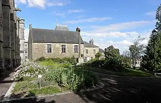 Vue depuis le jardin public.