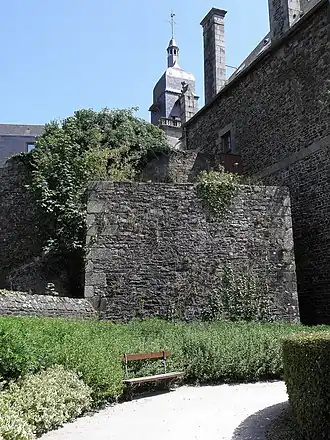 La tour du Papegaud.