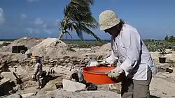 Tamisage archéologique à Tromelin