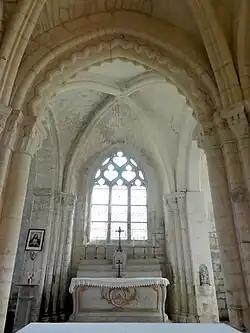 Croisée d'ogives du chœur et autel