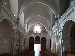 La nef vers la tribune