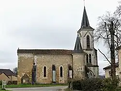 La façade nord de l'église Saint-Pierre-et-Saint-Paul.