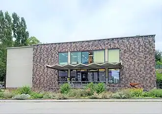 Foyer culturel et bibliothèque.