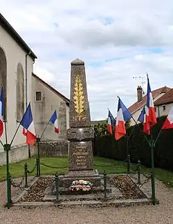 Le monument aux morts.