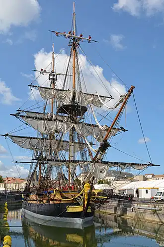 Mâture de l'Hermione en août 2014.
