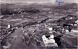Photographie de ruines à Fréjus après la rupture du barrage.