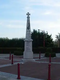 Le monument aux morts.