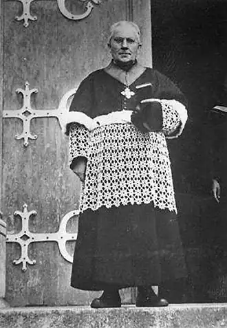 Photographie noir et blanc du chanoine.