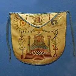 photo en couleur d'un décor maçonnique brodé