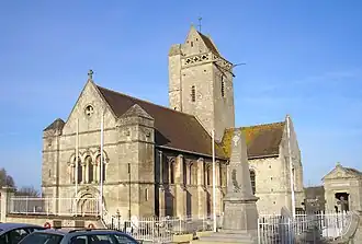 La façade de l'église Saint-Clair.