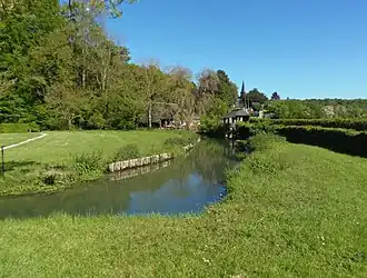 La Folletière-Abenon : Le village sur la rivière Orbiquet